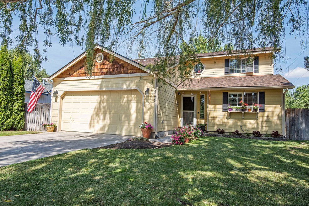 20822 Cassin Dr, Bend, OR 97701 - photo 1