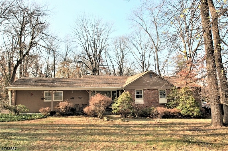 77 Oakridge Ln, Watchung, NJ 07069 - photo 1