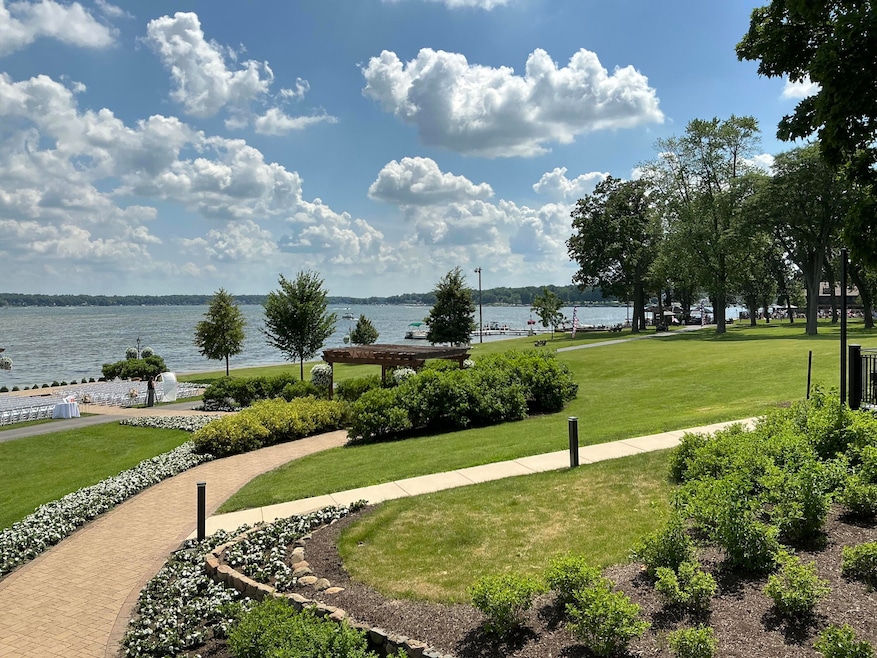 2400 E Geneva St unit 1812, Delavan, WI 53115 - photo 1