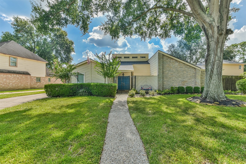 7111 Winding Walk Dr, Houston, TX 77095 - photo 1