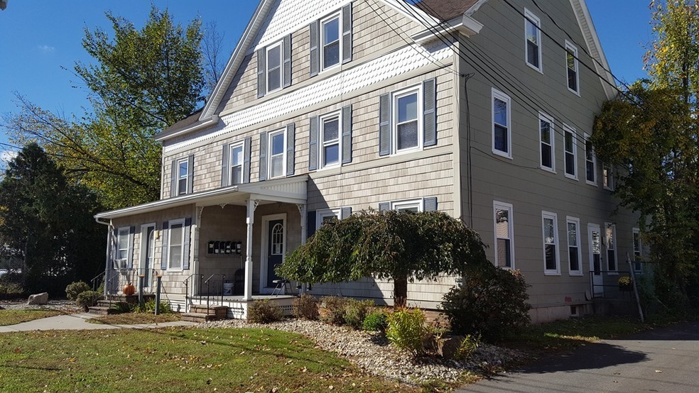 131-135 Pleasant St unit 3, Easthampton, MA 01027 - photo 1