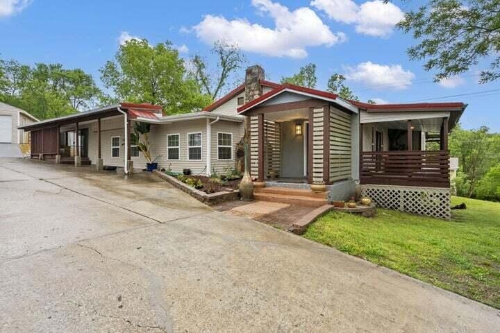 622 Branson Landing Lake view Home