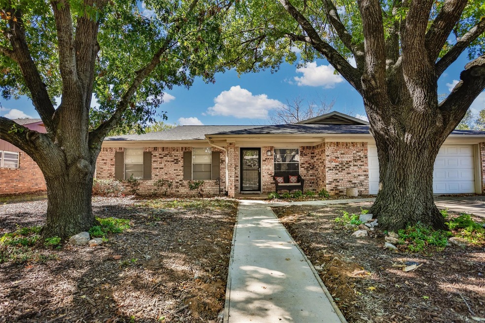 1203 Aspen Rd, Gainesville, TX 76240 - photo 1