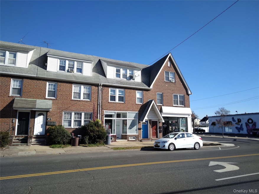 666 Willis Ave unit 3rd Floor, Williston Park, NY 11596 - photo 1