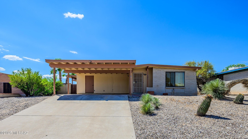 002 - 442 N. Chalet Avenue