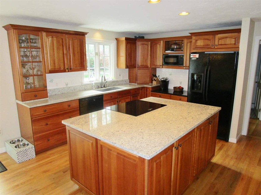 9 Queens Way, Merrimack, NH 03054 - photo 1