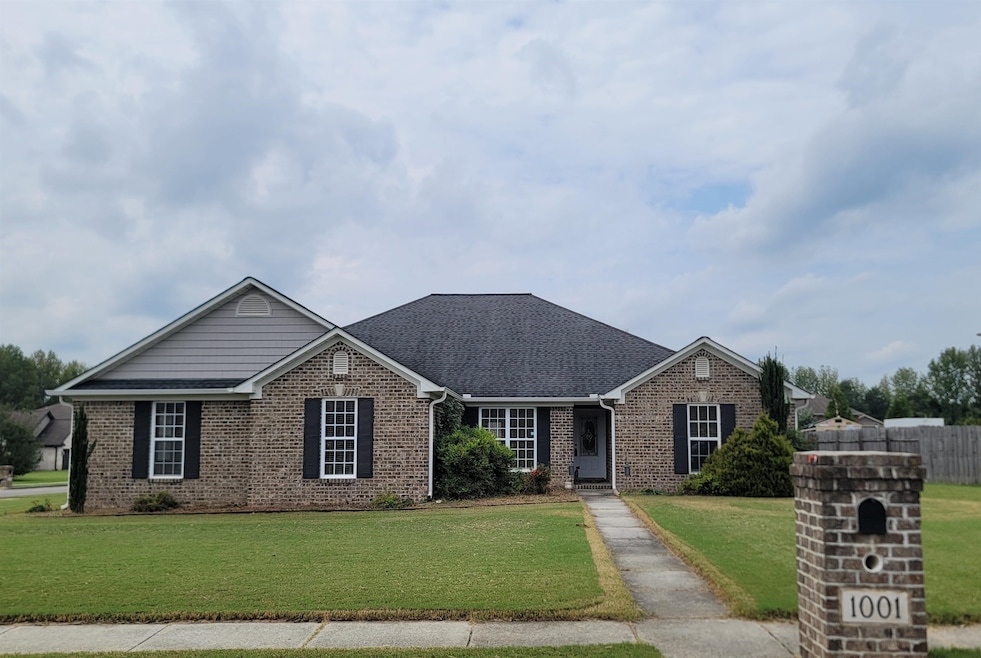 1001 Emerald Way, Hartselle, AL 35640 - photo 1