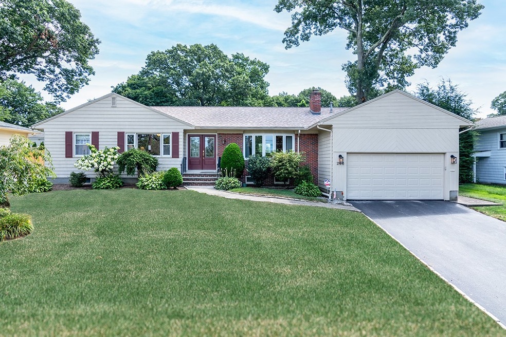 266 Summit Dr, Cranston, RI 02920 - photo 1