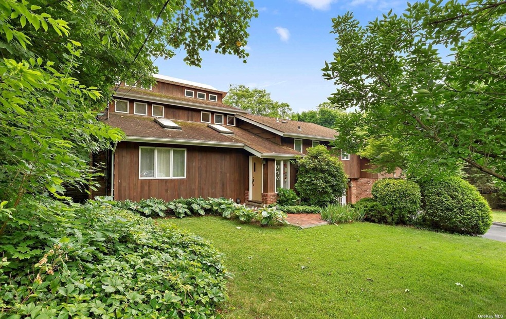 18 Woodridge Ln, Sea Cliff, NY 11579 - photo 1