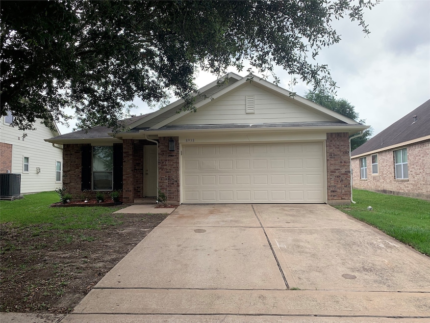 8938 Durham Manor Ln, Houston, TX 77075 - photo 1