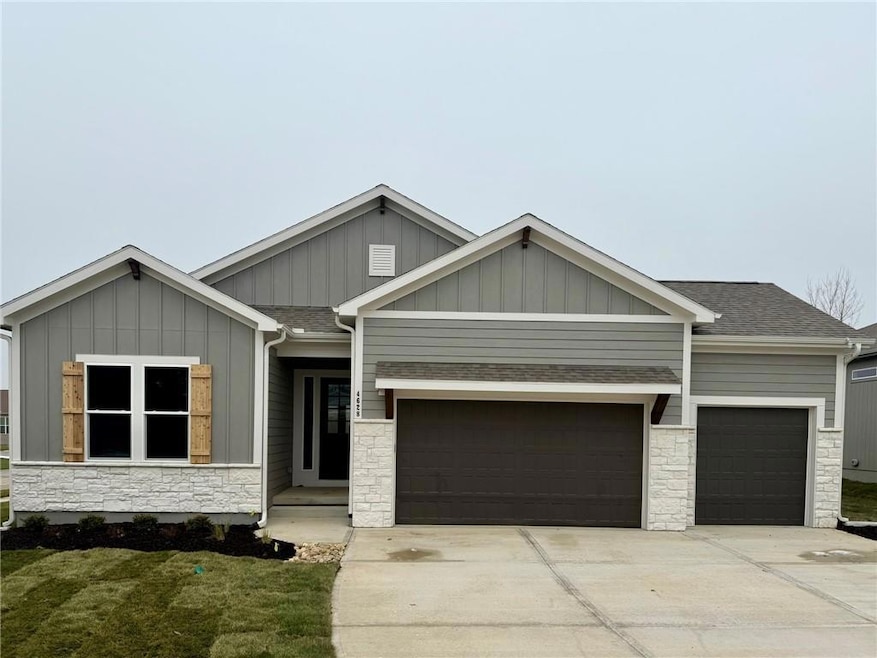 4628 SW Robinson Dr, Raymore, MO 64083 - photo 1