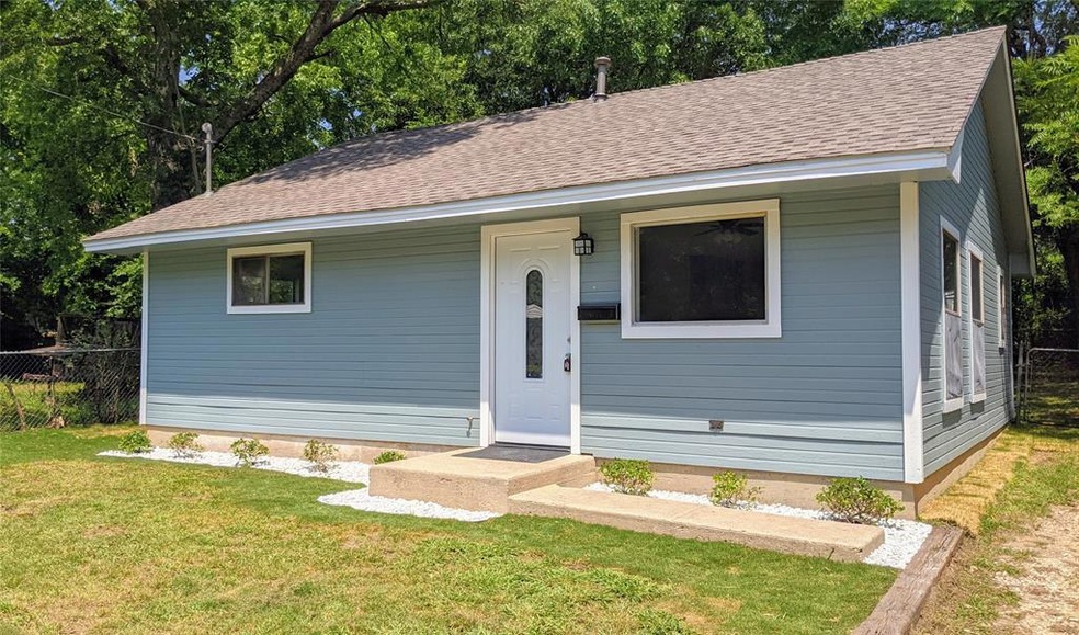 1518 S Lindsay St, Gainesville, TX 76240 - photo 1