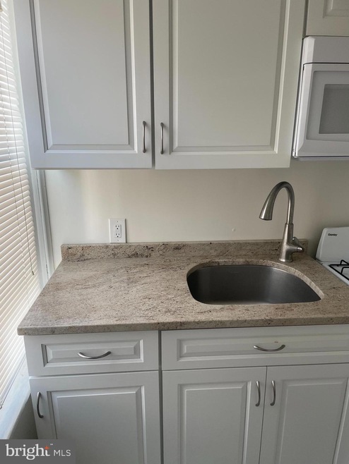 120 Mckinley Ave unit 3RD FLOOR, Lansdowne, PA 19050 - photo 1