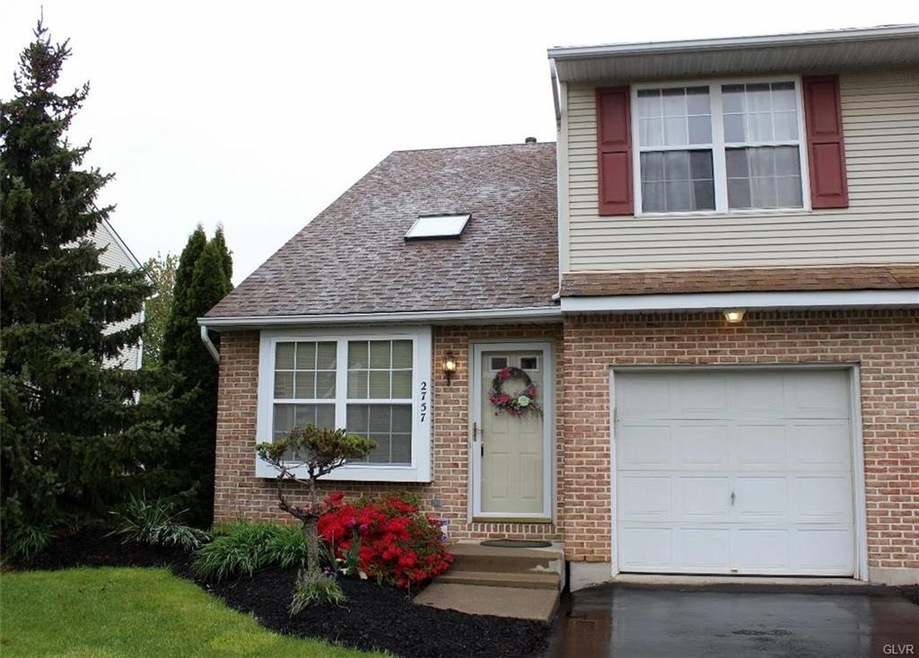 2757 Victoria Ln, Easton, PA 18045 - photo 1