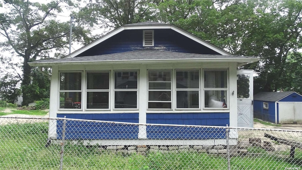 10 Beverly Rd, Glen Cove, NY 11542 - photo 1