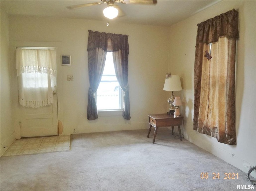 1421 N Mclean St, Lincoln, IL 62656 - photo 1