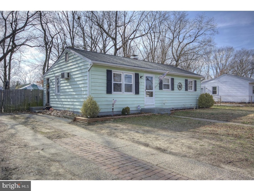 607 Berkeley Dr, Browns Mills, NJ 08015 - photo 1