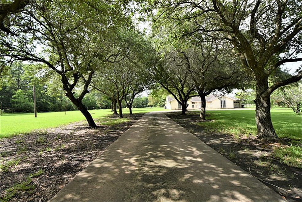 5425 Magnolia Rd, Pearland, TX 77584 - photo 1