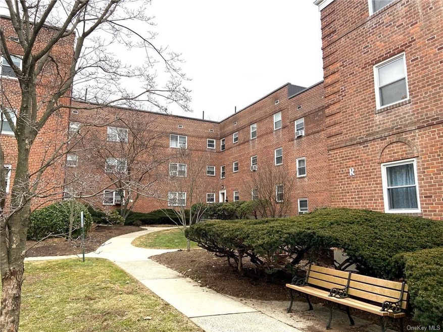 Tappan Manour Condominium unit S4, Tarrytown, NY 10591 - photo 1