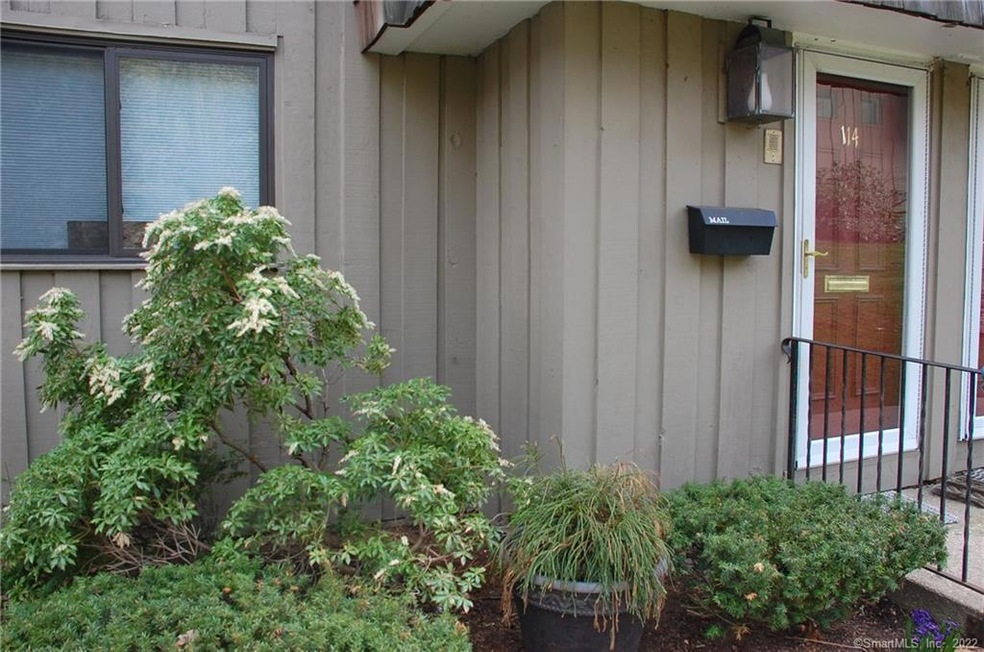 114 Gillies Ln unit 114, Norwalk, CT 06854 - photo 1