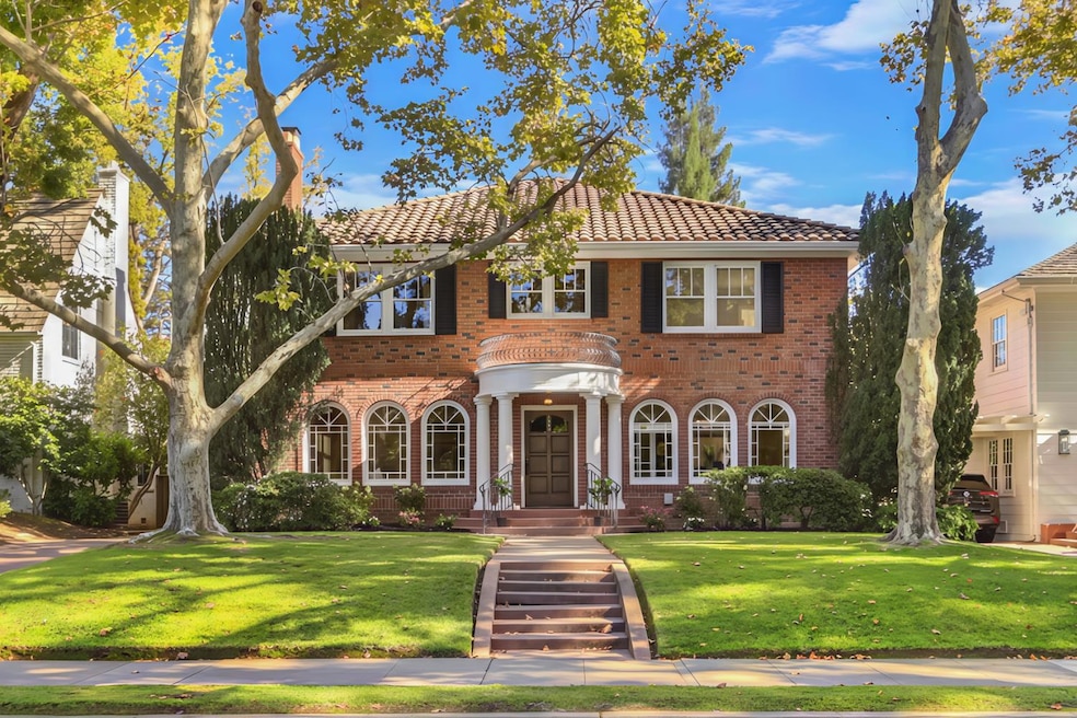 Sold $1,975,000 • Co-Listing Agent