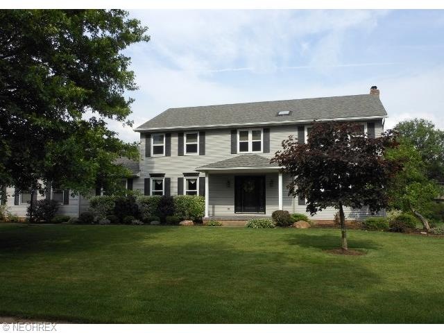 Fabulout 5 bedroom, 3.5 bath 2 story in lovely Nor
