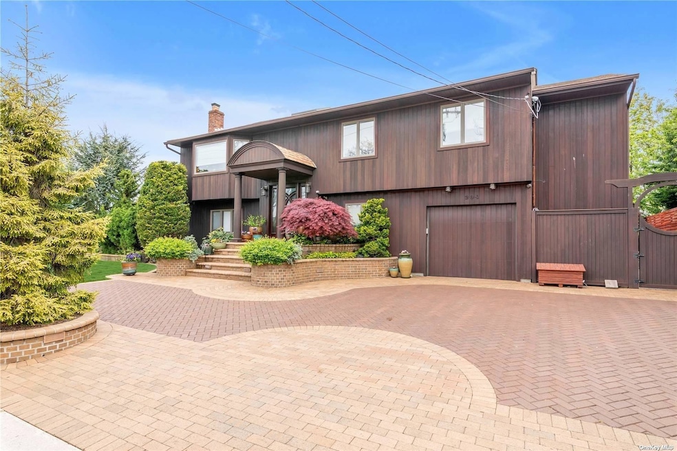 Sold $990,000 • Co-Listing Agent