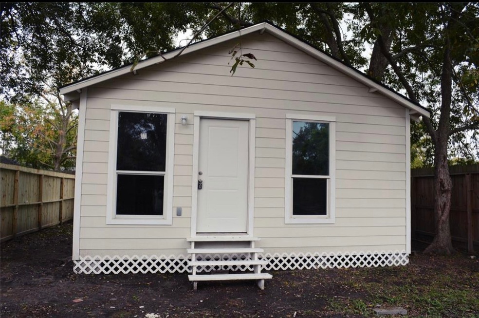1020 Dewalt St, Houston, TX 77088 - photo 1