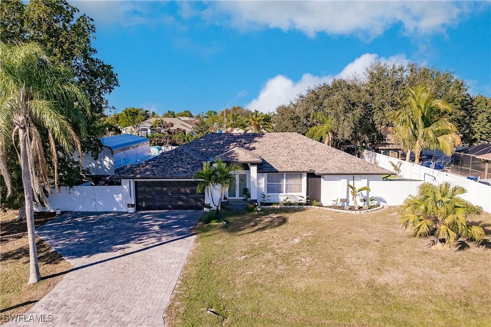 View of front of property with a garage and a fron