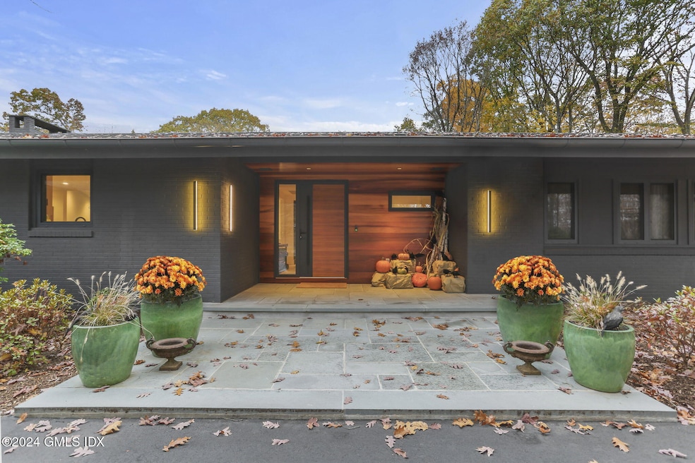 43 Bentwood Dr, Stamford, CT 06903 - photo 1