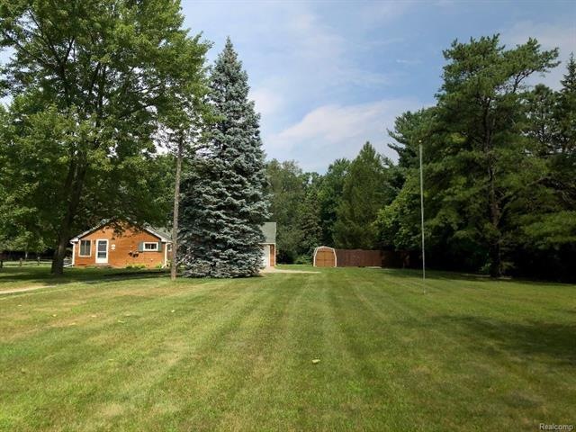 6960 Mather St, Waterford, MI 48327 - photo 1