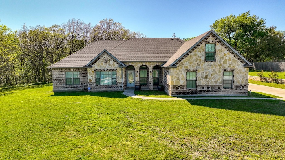 115 Hedges Cir, Weatherford, TX 76085 - photo 1