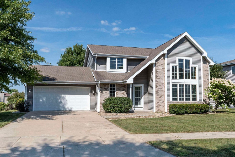 5256 Stoneman Dr, Fitchburg, WI 53711 - photo 1