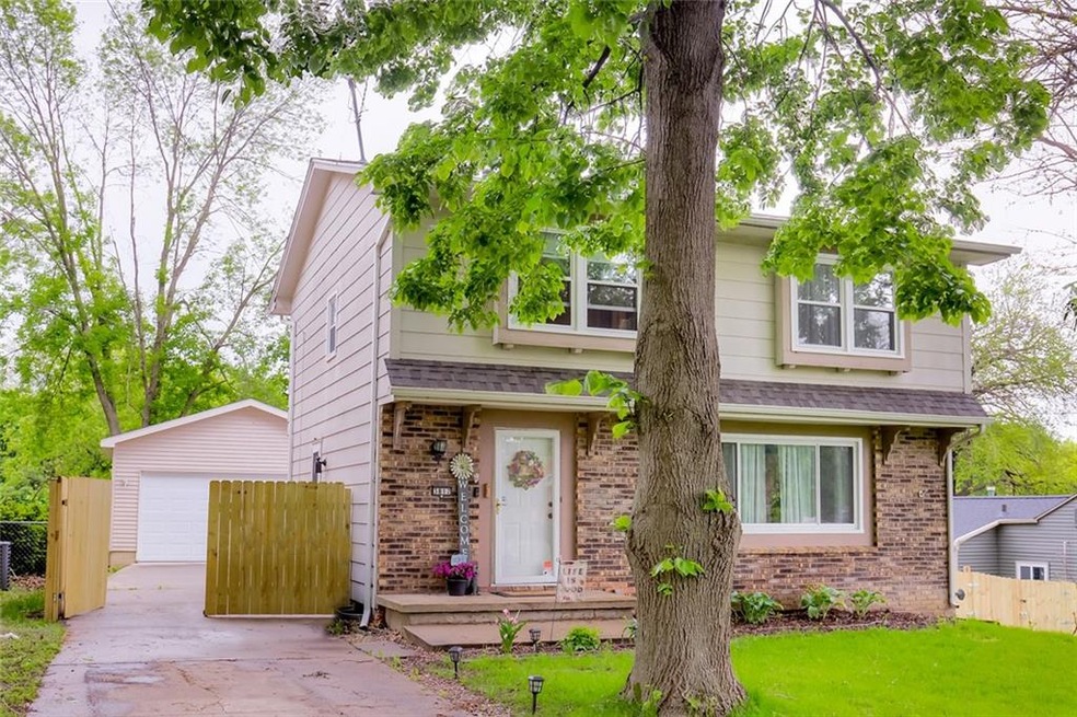 3817 43rd St, Des Moines, IA 50310 - photo 1