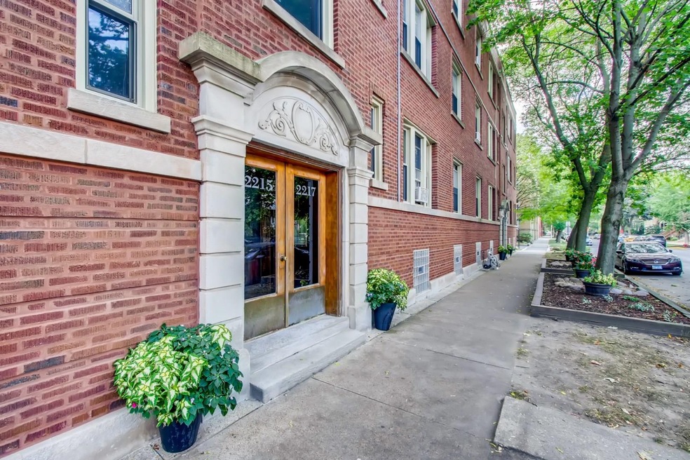 2215 W Ainslie St unit 1, Chicago, IL 60625 - photo 1