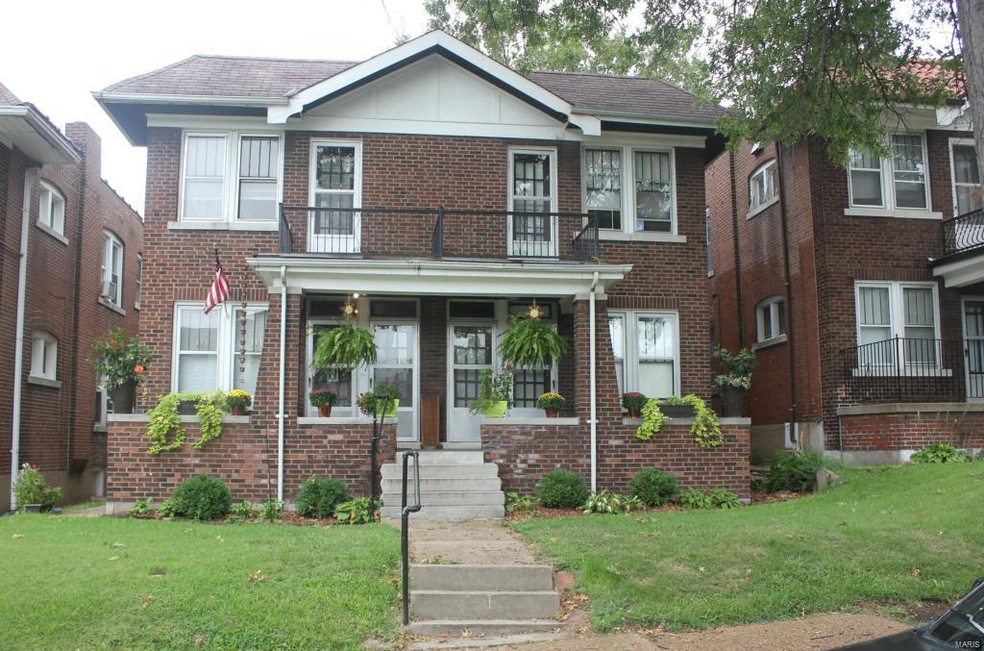 The front of the four family building. The apartme