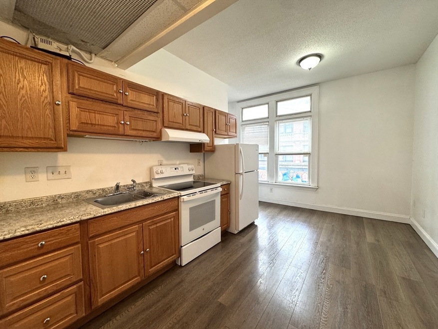 4 Washington Ave unit 28, Chelsea, MA 02150 - photo 1