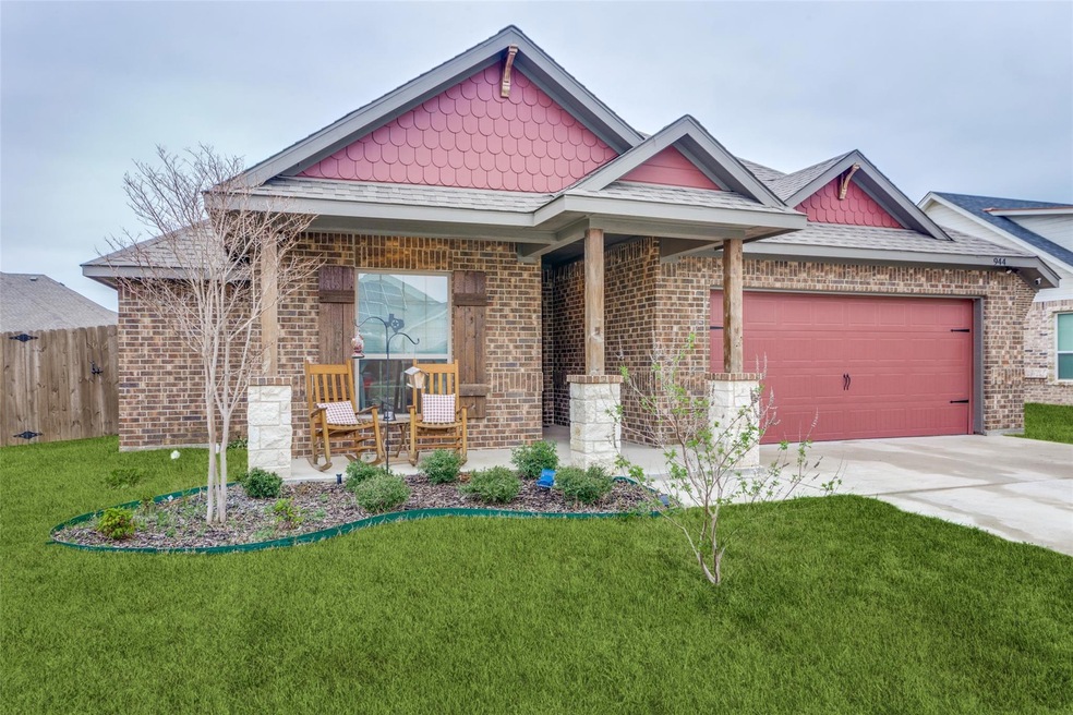 944 E 5th St, Springtown, TX 76082 - photo 1