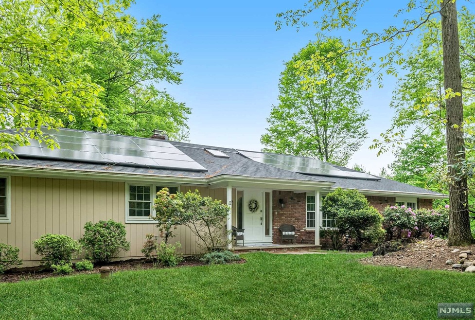 2 Stonegate Rd, Upper Saddle River, NJ 07458 - photo 1