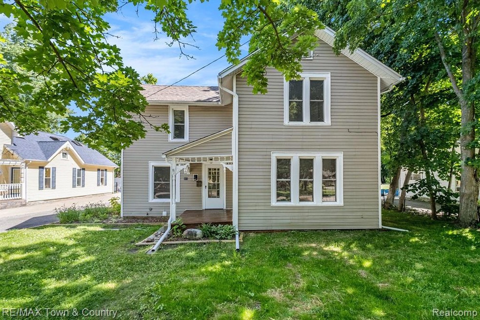 311 W River Rd, Flushing, MI 48433 - photo 1