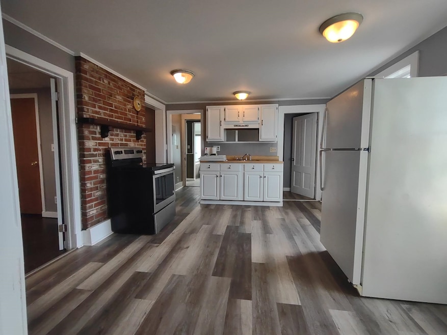 184 S Main St, Newport, NH 03773 - photo 1