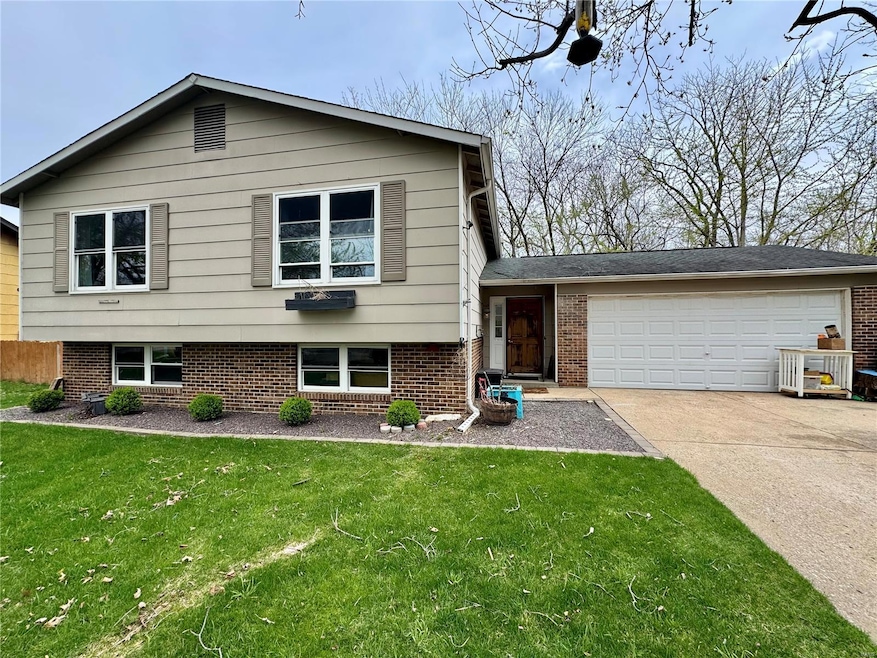 10 Sunny View Dr, Saint Peters, MO 63376 - photo 1