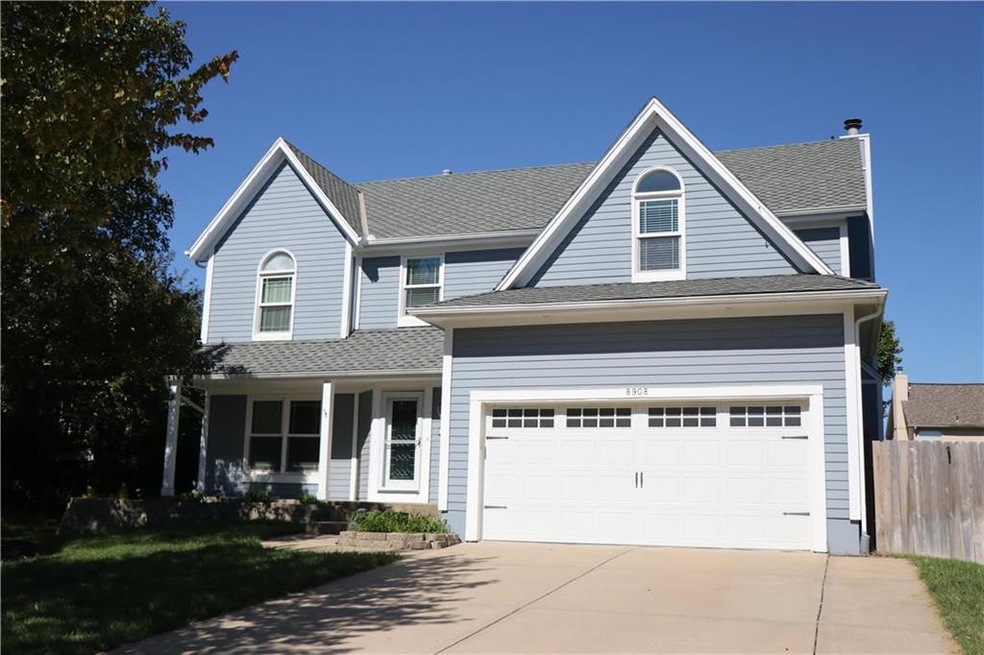 Welcome Home 8908 W 126th Terr, Overland Park, KS 