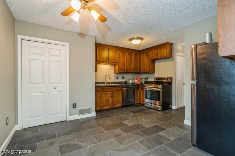 31 Burlington Ct unit 16, Hamburg, NJ 07419 - photo 1