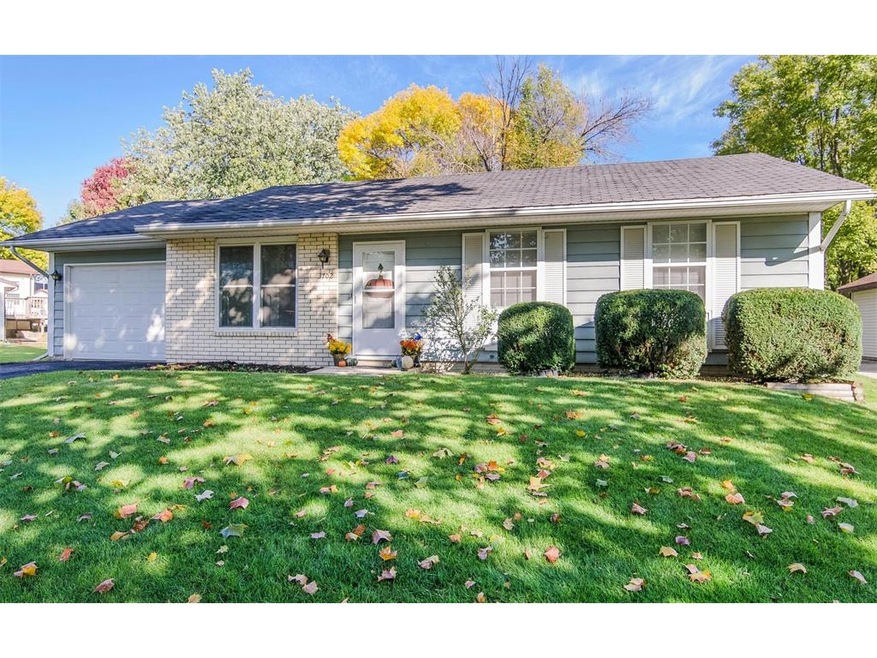 Front view of home that NOW HAS A BRAND NEW ONE LA