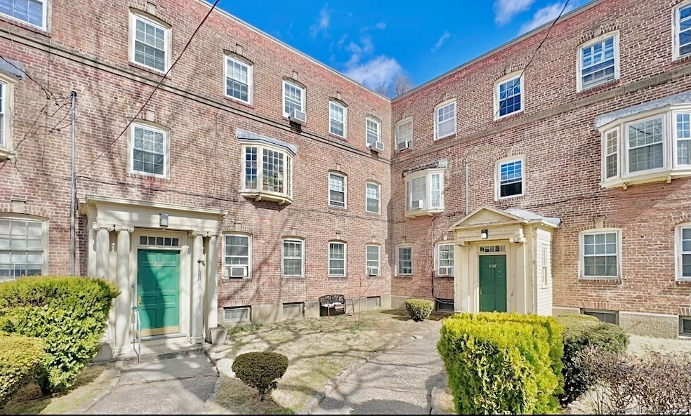 610 Wilmot Ave unit 4, Bridgeport, CT 06607 - photo 1