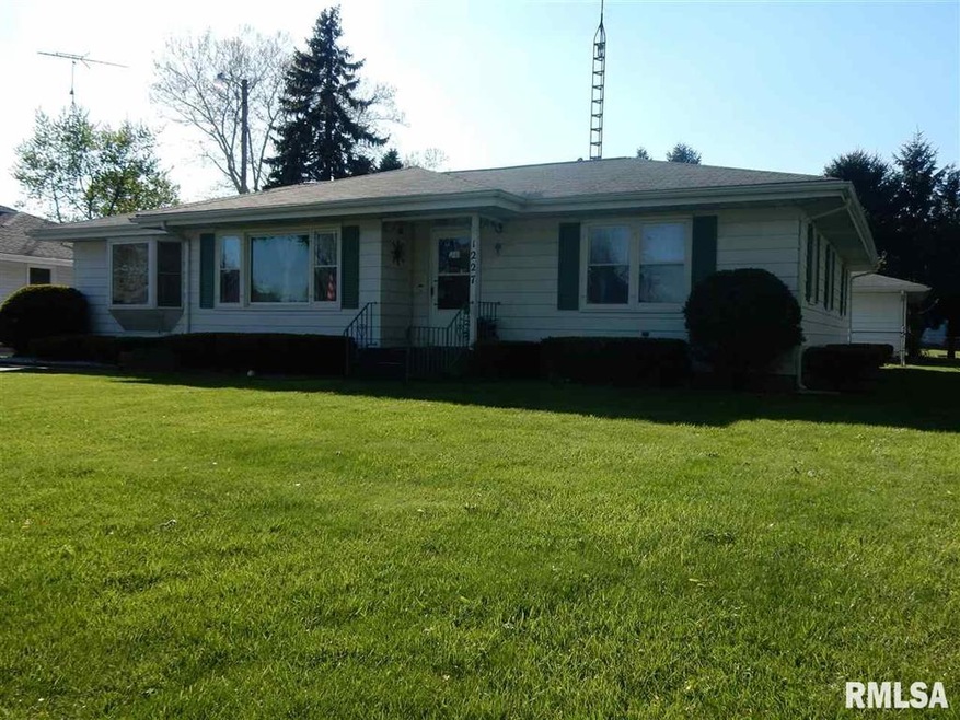 1227 N Ottawa St, Lincoln, IL 62656 - photo 1