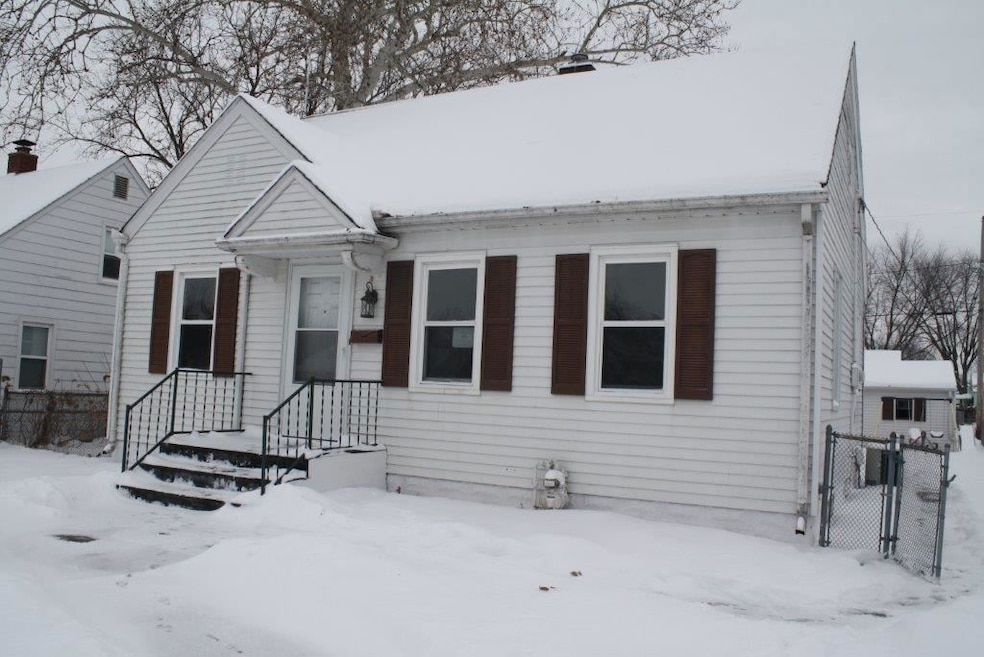 2123 W High St, Davenport, IA 52804 - photo 1