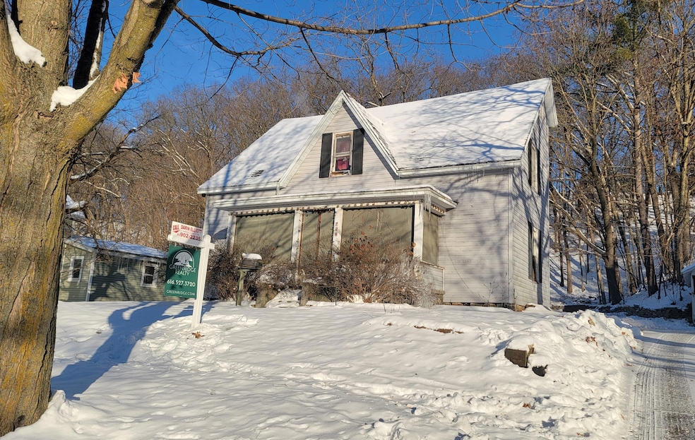 728 E Main St, Ionia, MI 48846 - photo 1