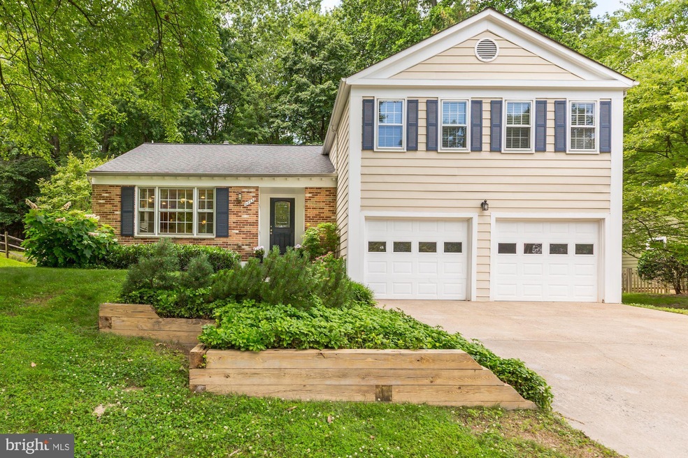 9365 Tovito Dr, Fairfax, VA 22031 - photo 1